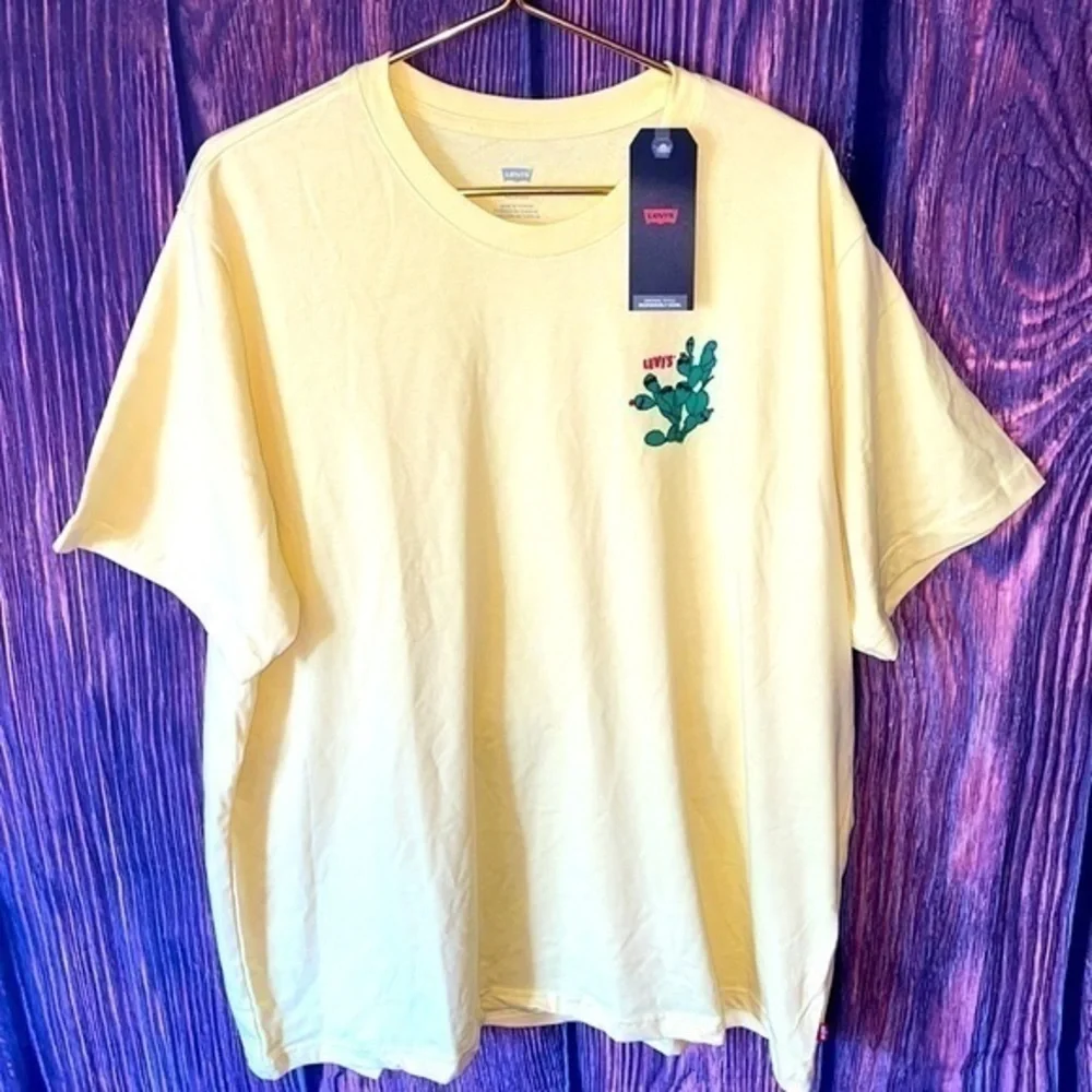 Levi’s Southwest Cactus in Sunglasses Relaxed Casual Mens Short Sleeve Tee Shirt
